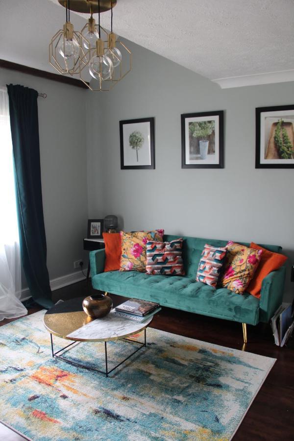 Beautiful Apartment In Guildford With Parking Send Екстер'єр фото