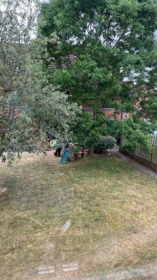 Beautiful Apartment In Guildford With Parking Send Екстер'єр фото