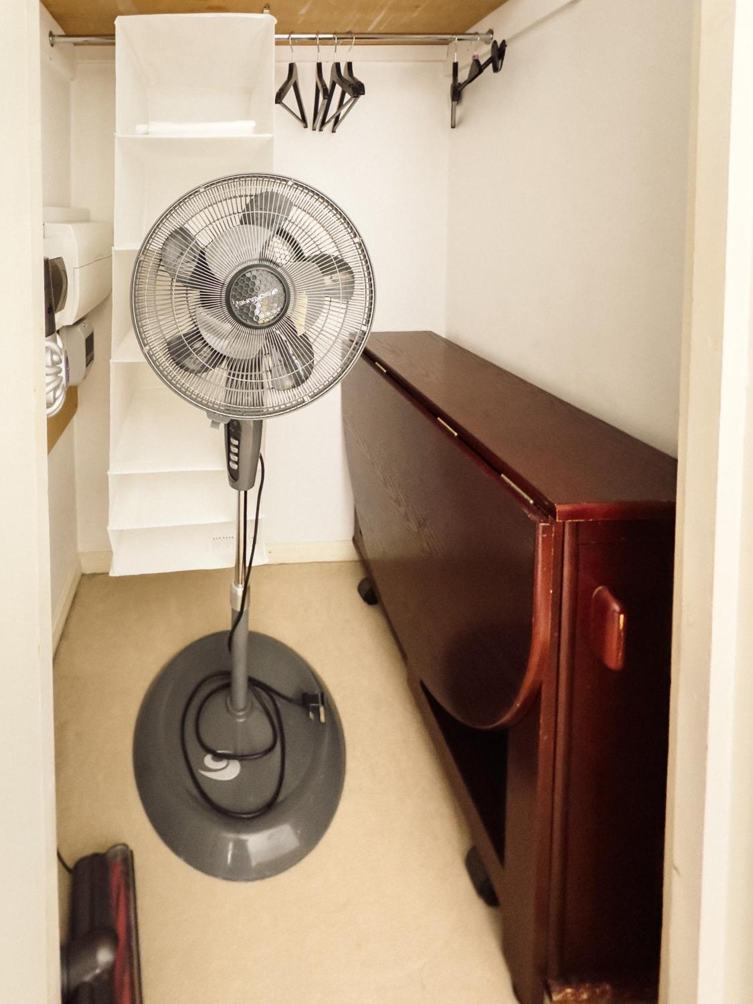 Beautiful Apartment In Guildford With Parking Send Екстер'єр фото