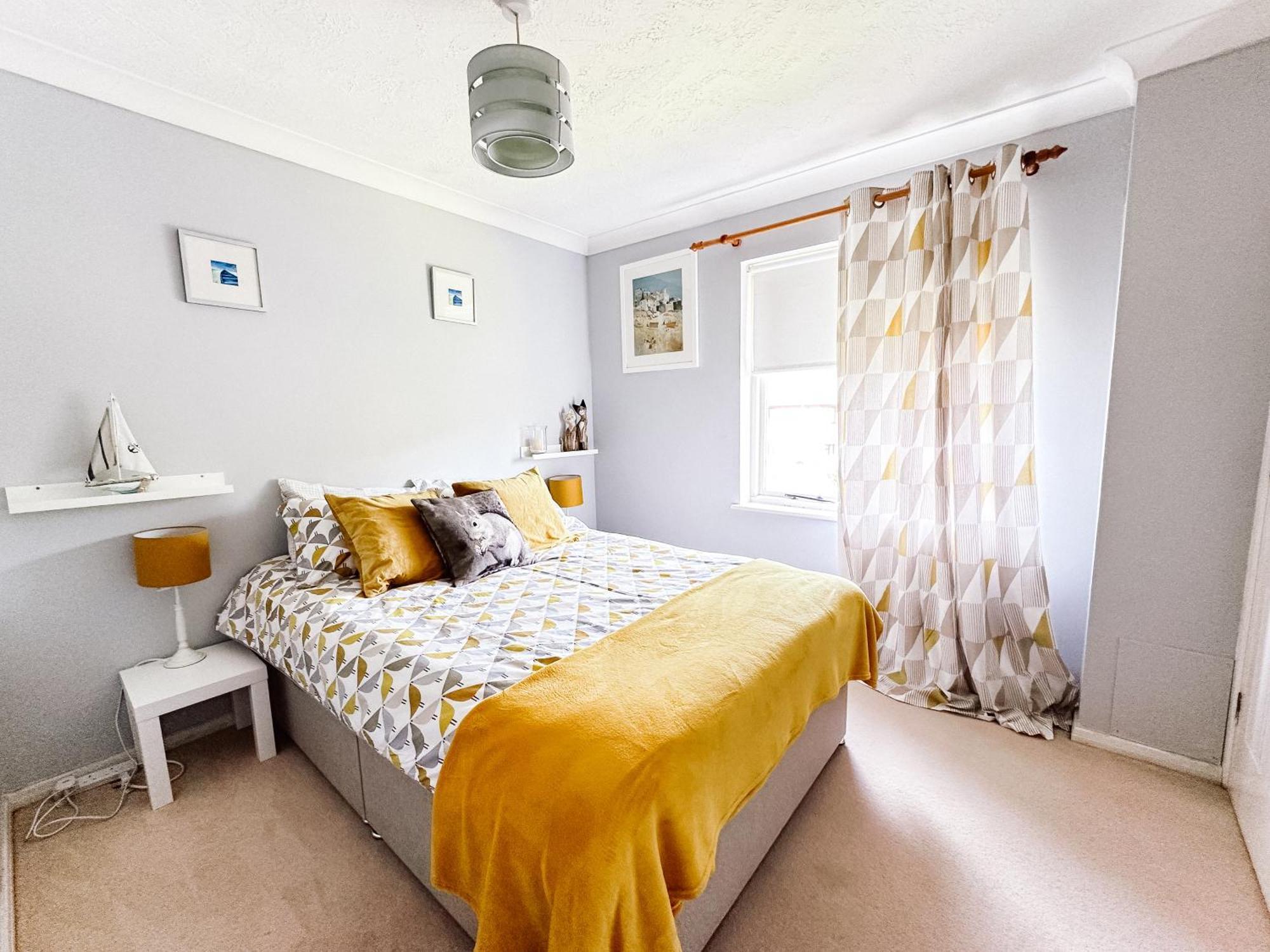 Beautiful Apartment In Guildford With Parking Send Екстер'єр фото