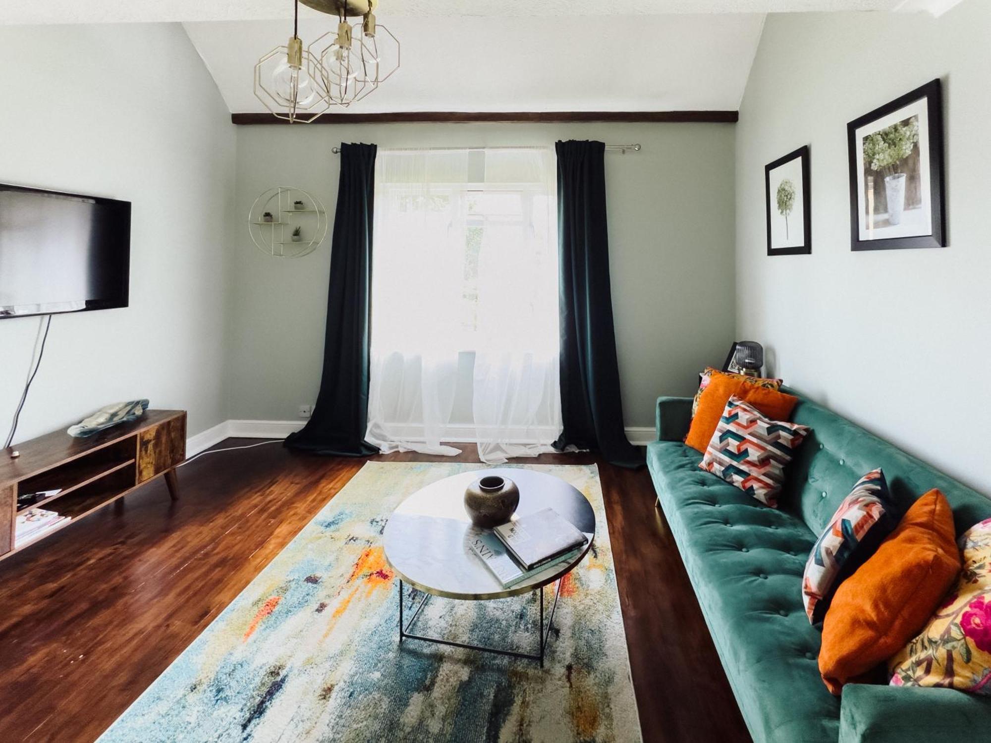 Beautiful Apartment In Guildford With Parking Send Екстер'єр фото